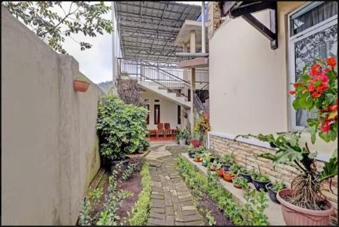 Adinda Homestay Lembang Extérieur photo